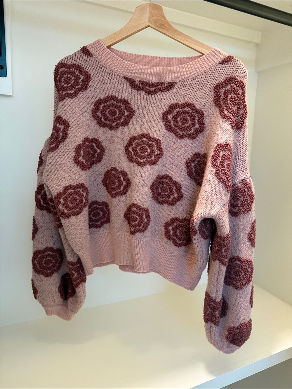 En Creme Pink Crewneck Sweater with Rose Motif